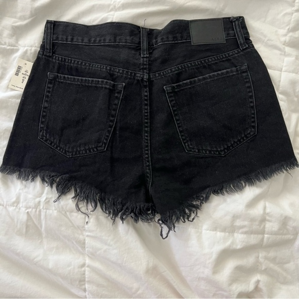 Size 6 Distressed Boyfriend Shorts - Picture 3 of 5